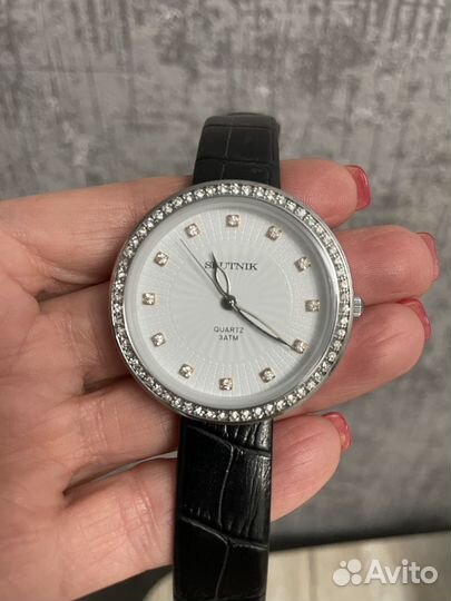 Часы женские новые Спутник