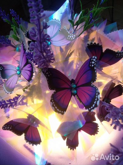 Светящийся креативный букет из бабочек