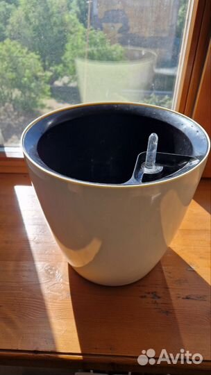 Кашпо с автополивом