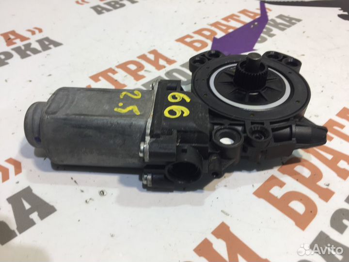 Моторчик стеклоподъемника задний правый Прав