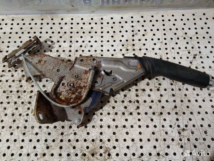 Рычаг стояночного тормоза Toyota Corolla