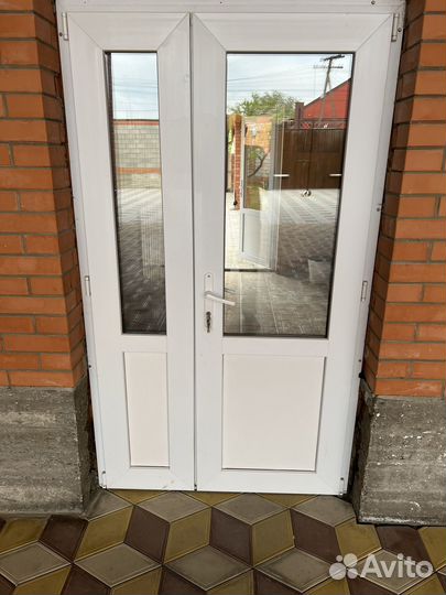 Дверь пластиковая бу