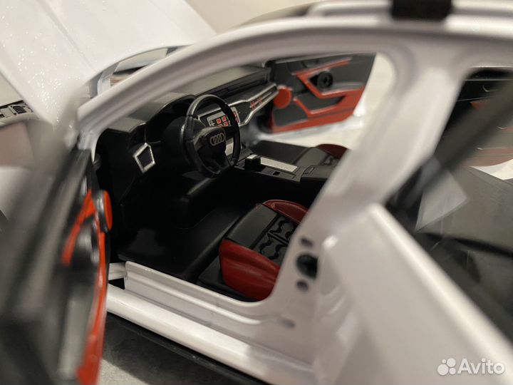 Машинка Металлическая Audi RS6. 4 цвета