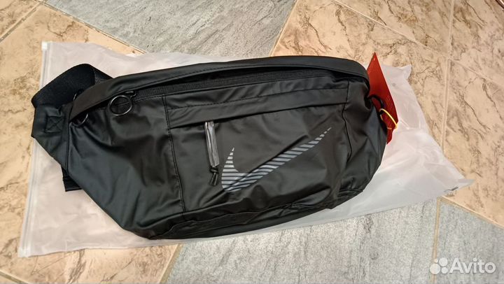 Большая поясная сумка Nike Tech Hip pack