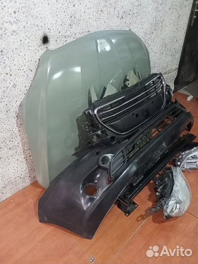 Передняя часть Peugeot 301