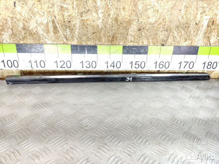 Молдинг стекла двери правой передней Kia Clarus 19