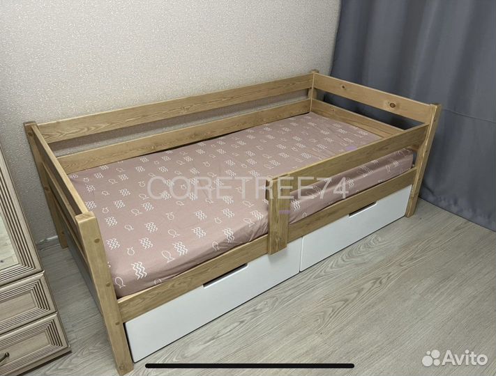 Кровать детская из массива