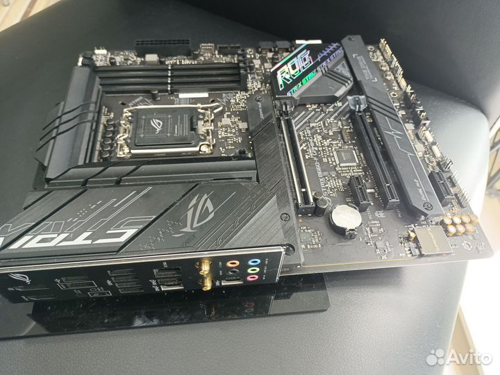 Материнская плата asus rog strix b660-f