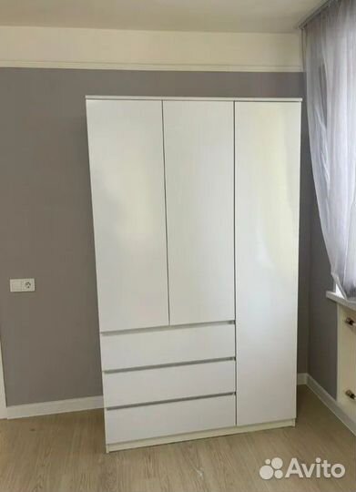 Шкаф распашной белый