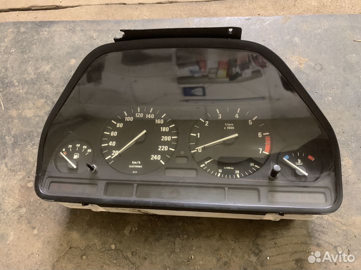 Щиток приборов BMW E34