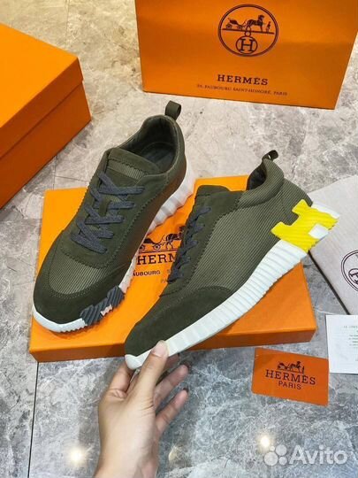 Стильные кроссовки для динамичных людей