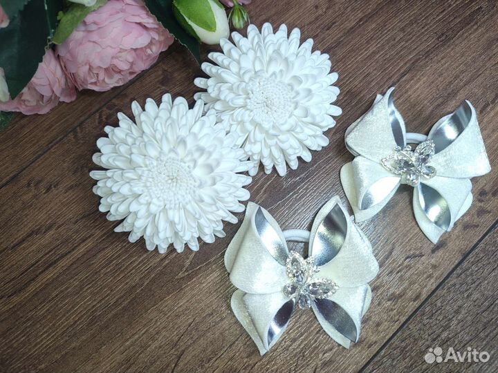 Бабочки и хризантемы-резиночки