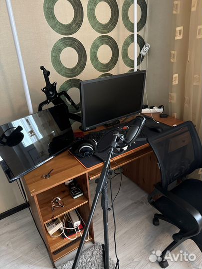 Игровой пк с монитором клавиатурой и мышью