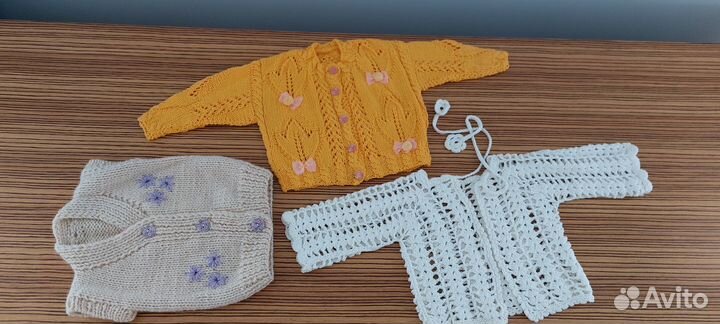Кофты и жилетка. Ручная работа