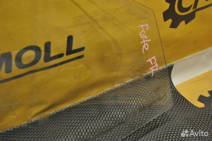 Стекло двери переднее правое KIA forte TD