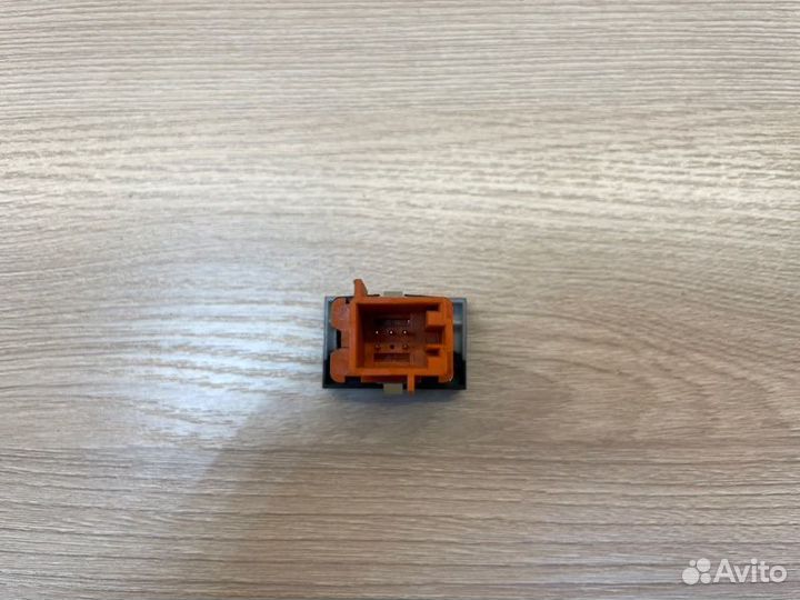 Кнопка обогрева заднего стекла Volkswagen Polo