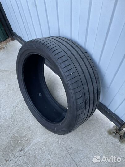 Pirelli P Zero 225/40 R19 и 255/35 R19 96Y