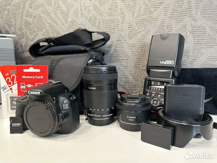 Canon 100D полный комплект (2 объектива,вспышка)