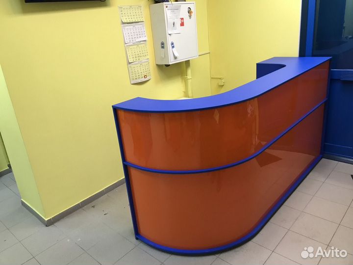 Глянцевая/матовая стойка. Индивидуальный дизайн и