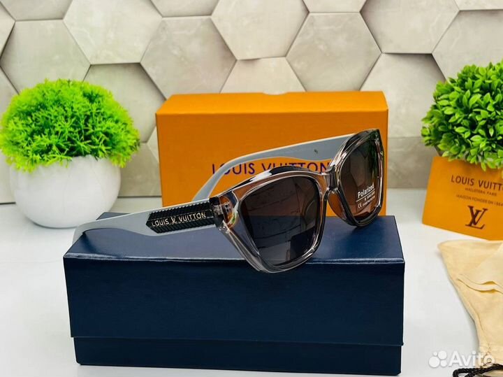 Солнцезащитные очки Louis Vuitton