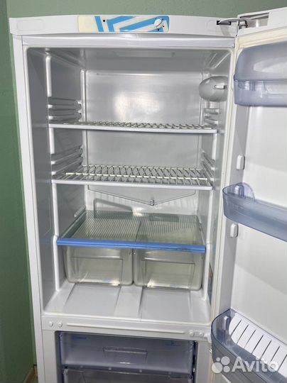 Холодильник Indesit