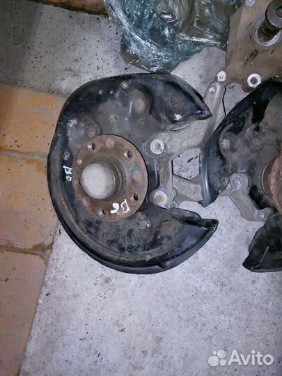 Кулак задний Volkswagen Passat B6