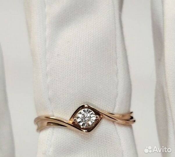 Золотое кольцо с камнем 17,5р