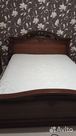 Кровать с матрасом, шкаф, комод, 2 тумбы