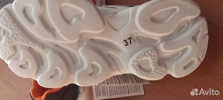Кроссовки белые 37