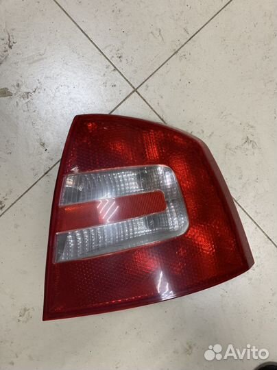 Фонарь задний правый Skoda Octavia A5