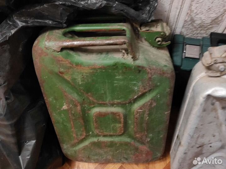 Канистра 20 литров для бензина железная