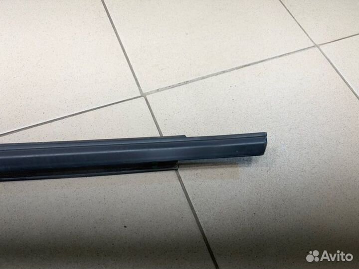 Накладка стекла двери передняя левая Audi A3 8V