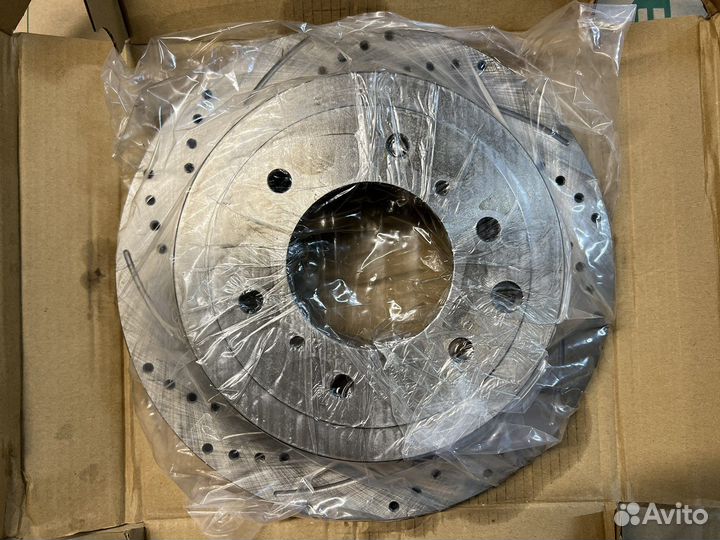 Диск тормозной задний перфориванный Паджеро 4