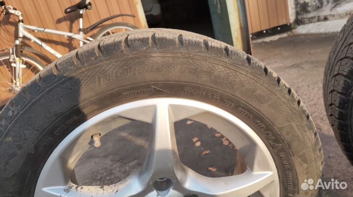 Gislaved Nord Frost 5 215/55 R16