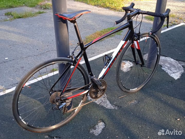 Шоссейный велосипед Giant Contend 2