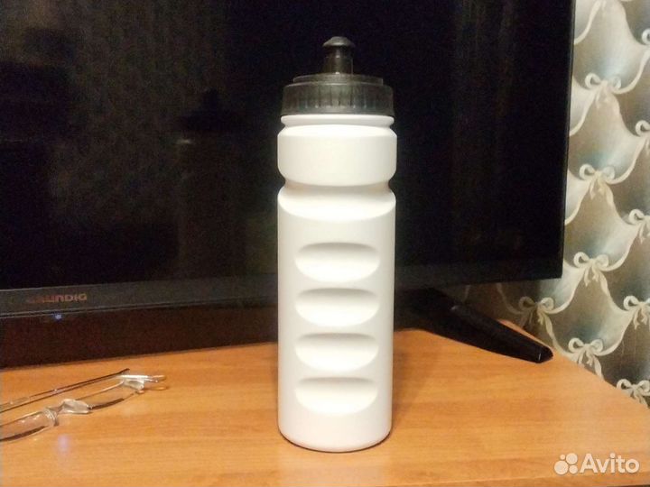 Бутылка для воды. спортивная