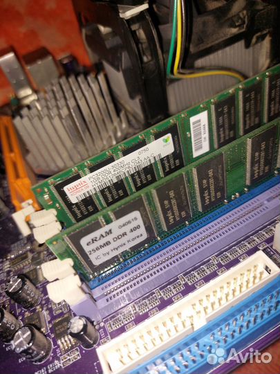 Материнская плата с процессором и памятью старая