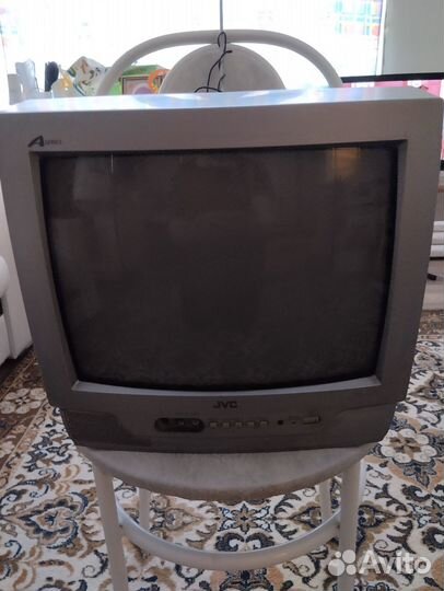 Телевизор JVC в комплекте с кронштейном