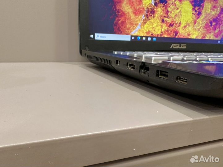 Asus 17.3/i7 8cpu/8gb/ssd+1tb