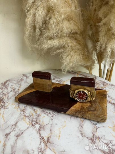 Подарок мужчине на 23 февраля подставка для часов