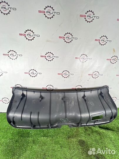 Обшивка крышки багажника Toyota Celica ZZT231