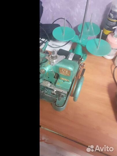 Швейная машинка оверлок