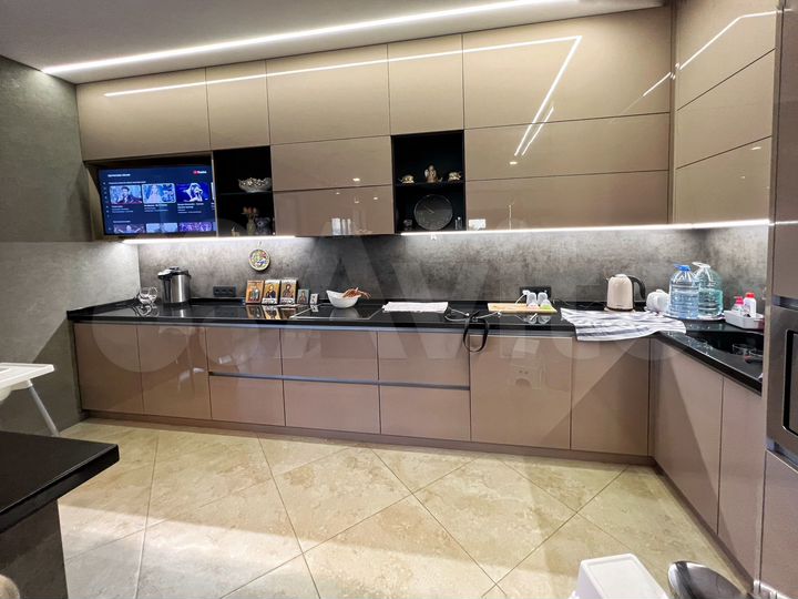 Дом 400 м² на участке 11 сот.