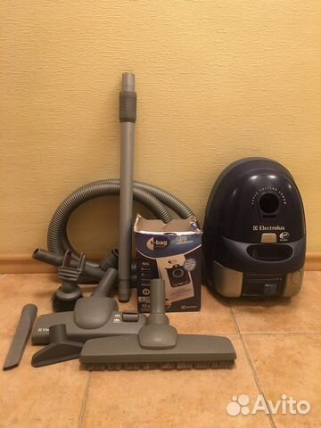 Пылесос Electrolux +паркетная щетка + мешки