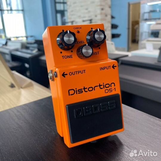 Педаль эффектов Boss DS-1