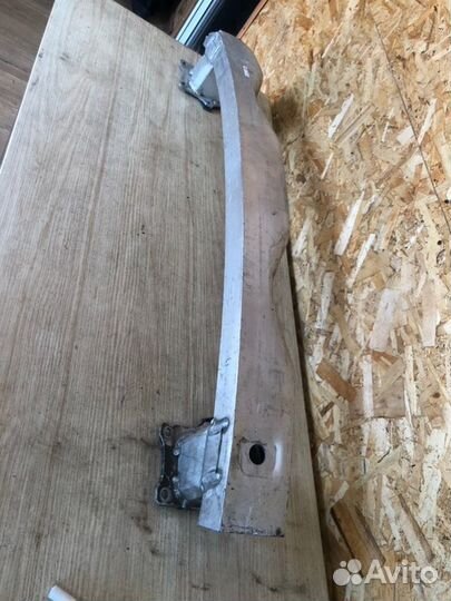 Усилитель бампера Audi A6