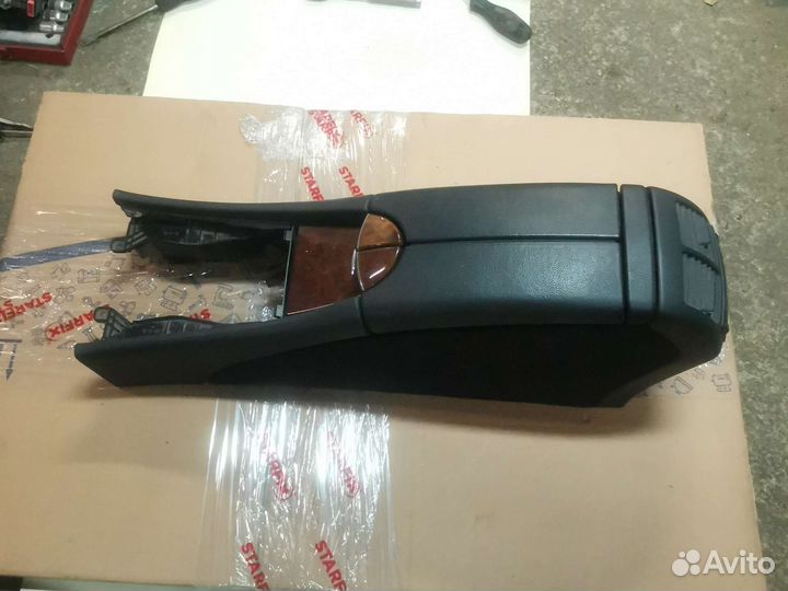 Подлокотник передний Mercedes-Benz E 211