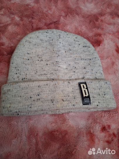 Шапка женская и кепка