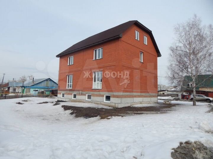 Коттедж 180 м² на участке 2,9 сот.