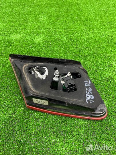 Фонарь в крышку багажника левый Mercedes-Benz